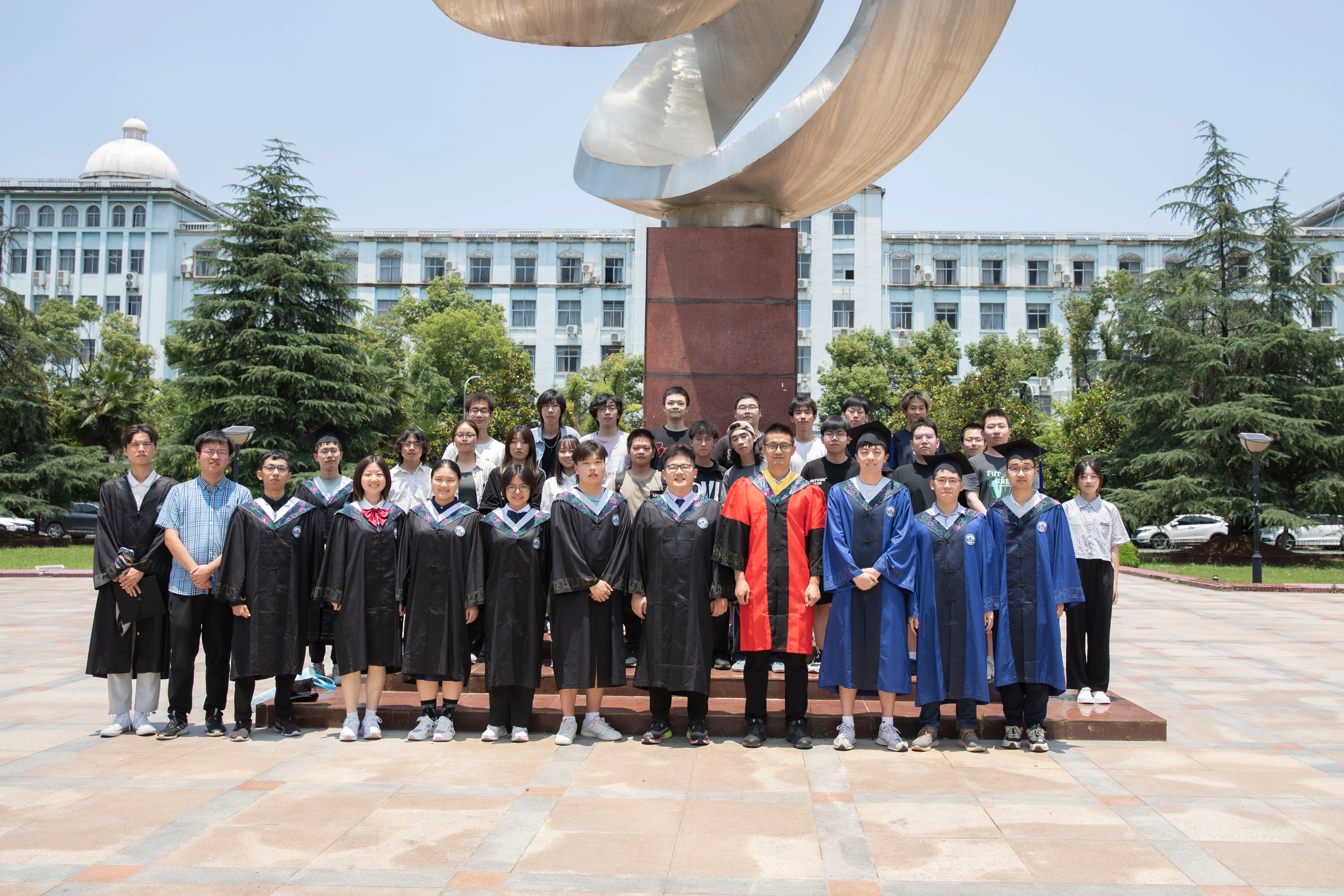 Group photo with Jiangtao Li's first cohort of graduate students.